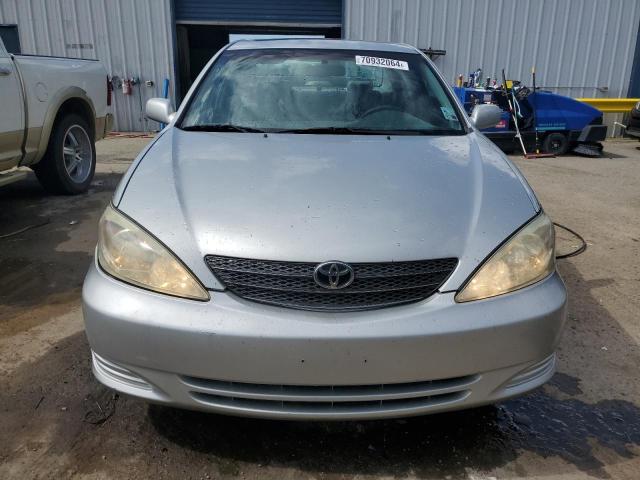 4T1BF32K04U063097 - 2004 TOYOTA CAMRY LE SILVER photo 5