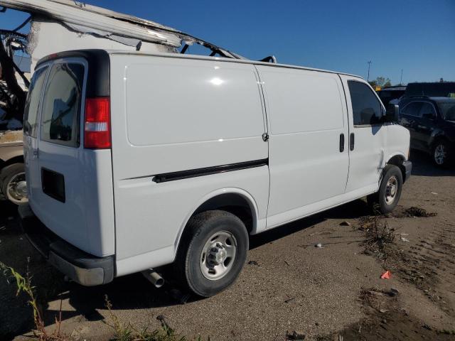 1GCWGAFPXP1252133 - 2023 CHEVROLET EXPRESS G2 WHITE photo 3