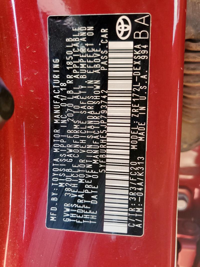 5YFBURHE5JP793742 - 2018 TOYOTA COROLLA L RED photo 13