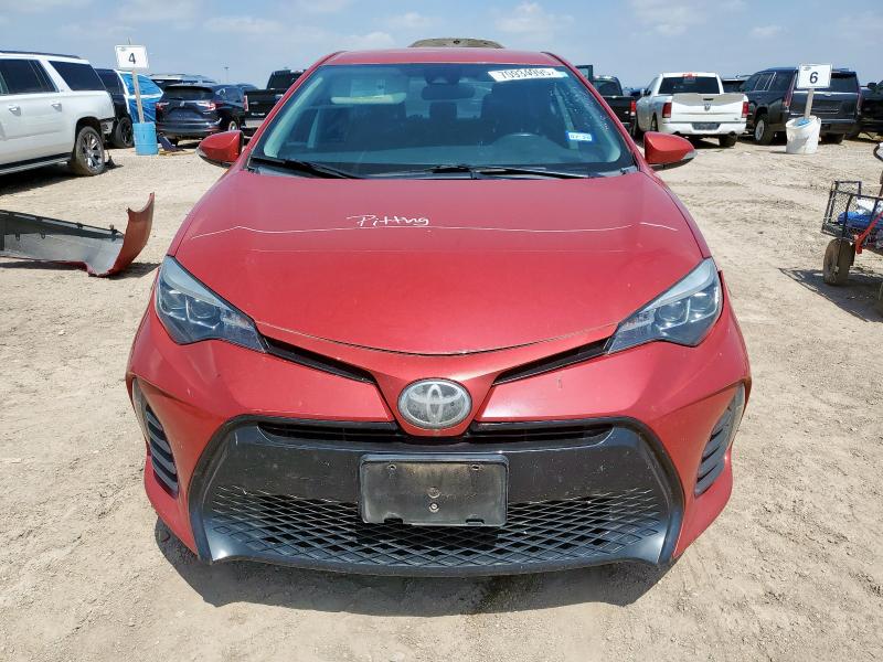 5YFBURHE5JP793742 - 2018 TOYOTA COROLLA L RED photo 5