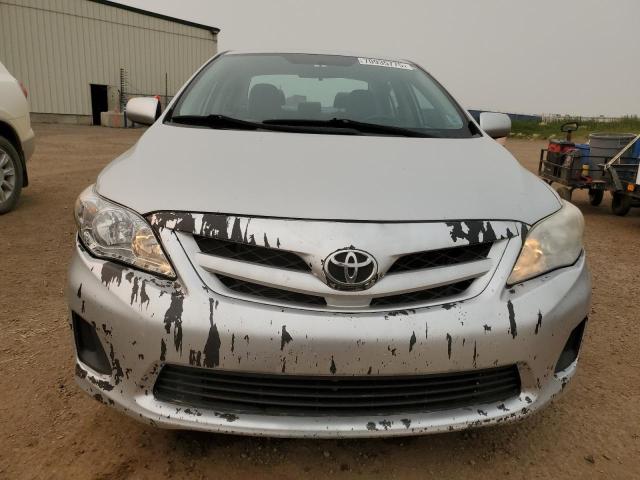 2T1BU4EE6DC083082 - 2013 TOYOTA COROLLA BASE Srebrny zdjęcie 5