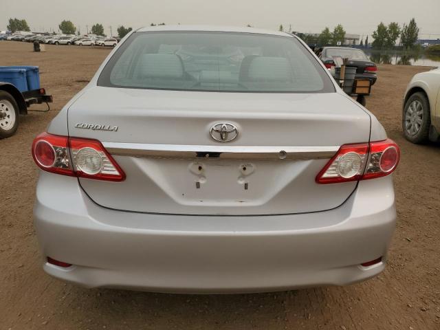 2T1BU4EE6DC083082 - 2013 TOYOTA COROLLA BASE Srebrny zdjęcie 6