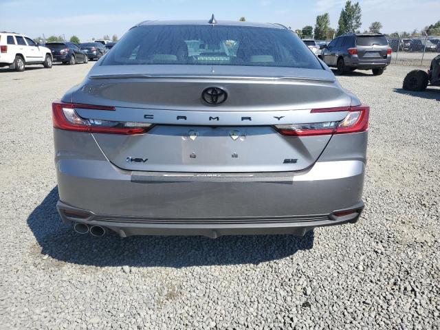 4T1DAACK9SU534882 - 2025 TOYOTA CAMRY XSE ნაცრისფერი ფოტო 6