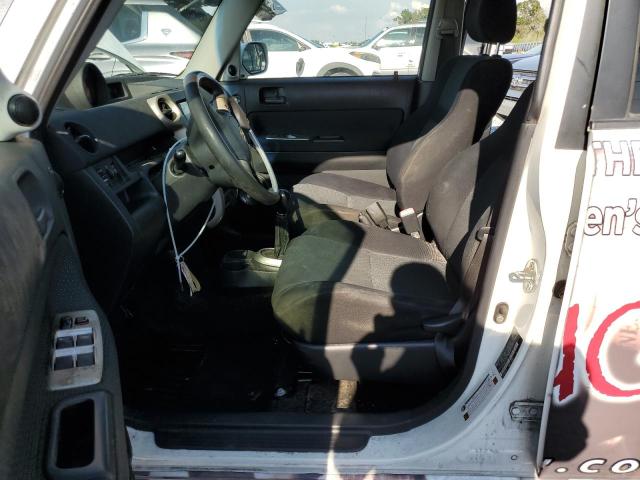 JTLKT334364110398 - 2006 TOYOTA SCION XB WHITE photo 7
