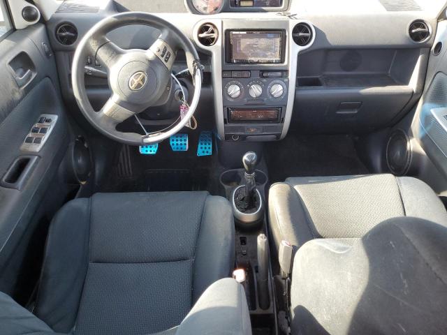 JTLKT334364110398 - 2006 TOYOTA SCION XB WHITE photo 8