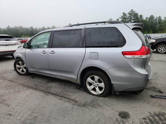 5TDKK3DC6CS276547 - 2012 TOYOTA SIENNA LE ვერცხლისფერი ფოტო 2
