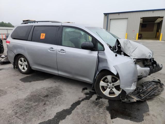5TDKK3DC6CS276547 - 2012 TOYOTA SIENNA LE ვერცხლისფერი ფოტო 4