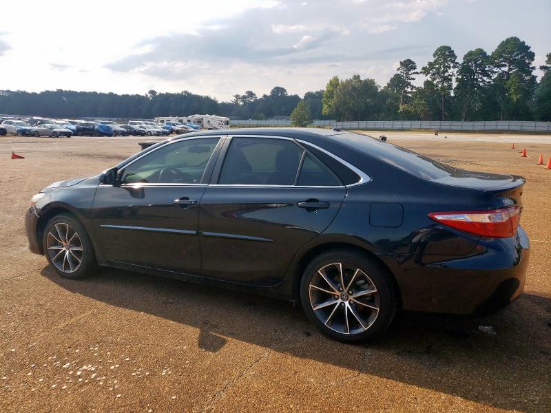 4T1BF1FK1HU352557 - 2017 TOYOTA CAMRY LE BLUE photo 2