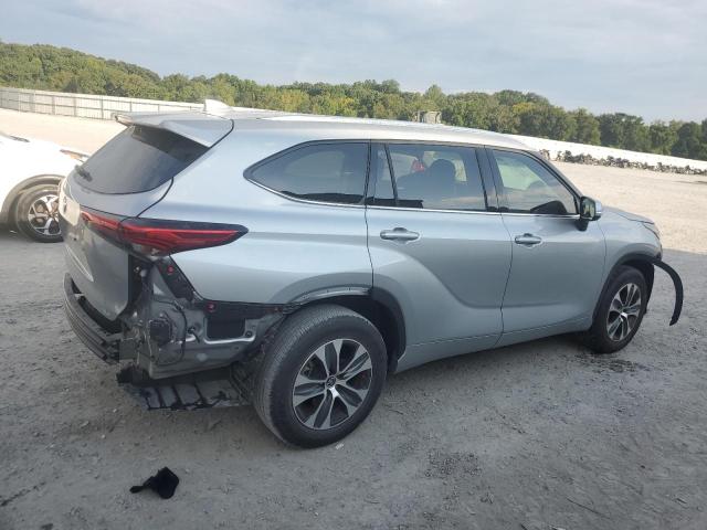 5TDGZRAH4MS062128 - 2021 TOYOTA HIGHLANDER XLE Сріблястий фото 3