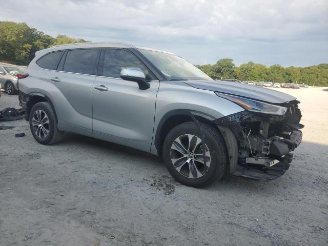 5TDGZRAH4MS062128 - 2021 TOYOTA HIGHLANDER XLE Сріблястий фото 4