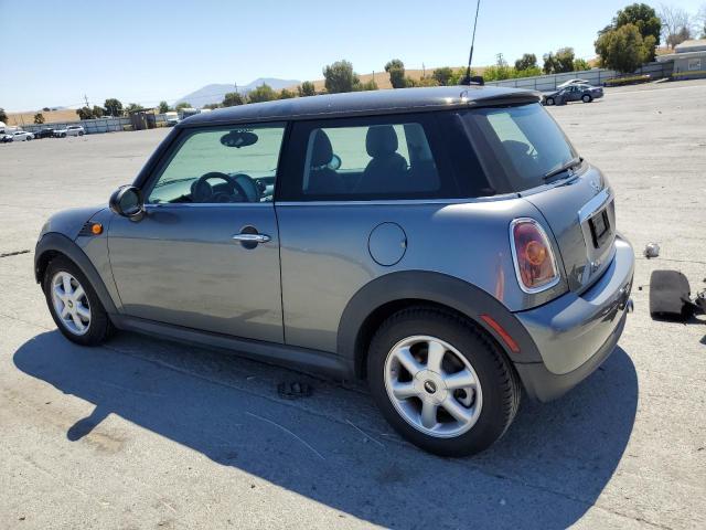 WMWMF3C58ATZ64190 - 2010 MINI COOPER GRAY photo 2