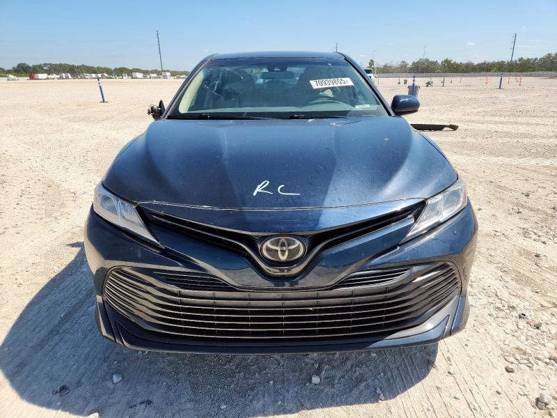 4T1C11AK7LU944807 - 2020 TOYOTA CAMRY LE BLUE photo 5