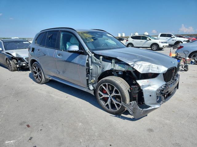 5UX43EU05R9U35507 - 2024 BMW X5 XDRIVE50E SILVER photo 4