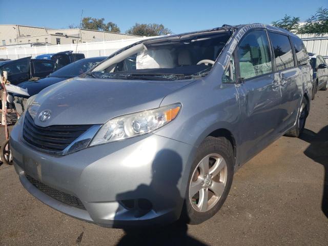 5TDKK3DC4DS360724 - 2013 TOYOTA SIENNA LE SILVER photo 1