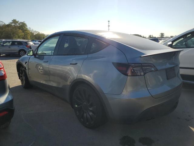7SAYGDEF7RA288973 - 2024 TESLA MODEL Y GRAY photo 2