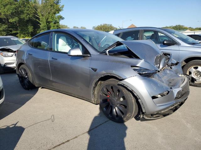 7SAYGDEF7RA288973 - 2024 TESLA MODEL Y GRAY photo 4