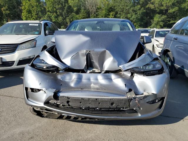 7SAYGDEF7RA288973 - 2024 TESLA MODEL Y GRAY photo 5