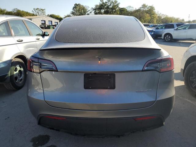 7SAYGDEF7RA288973 - 2024 TESLA MODEL Y GRAY photo 6