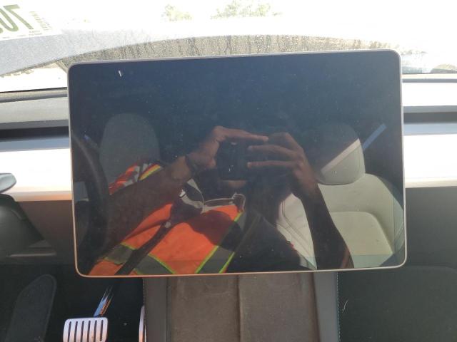 7SAYGDEF7RA288973 - 2024 TESLA MODEL Y GRAY photo 9