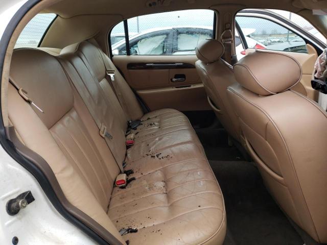 1LNFM81W4WY661357 - 1998 LINCOLN TOWN CAR EXECUTIVE WHITE photo 10