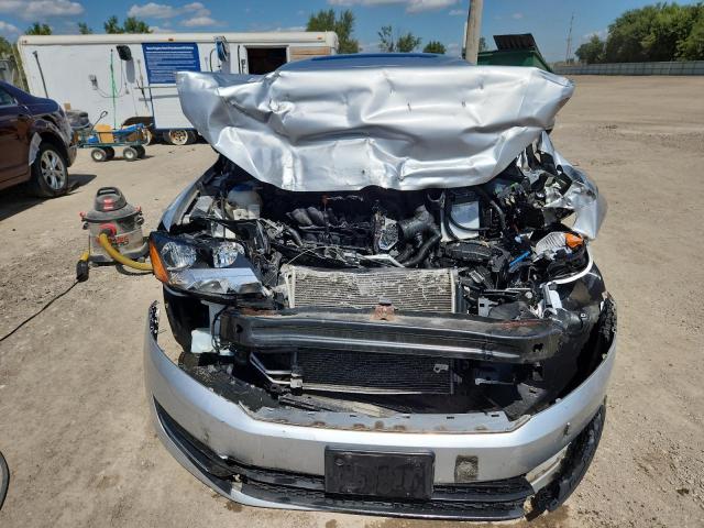 1VWBP7A37DC039773 - 2013 VOLKSWAGEN PASSAT SE SILVER photo 5