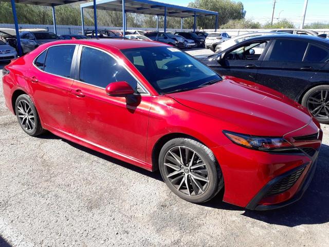 4T1G11AK2MU489335 - 2021 TOYOTA CAMRY SE RED photo 4