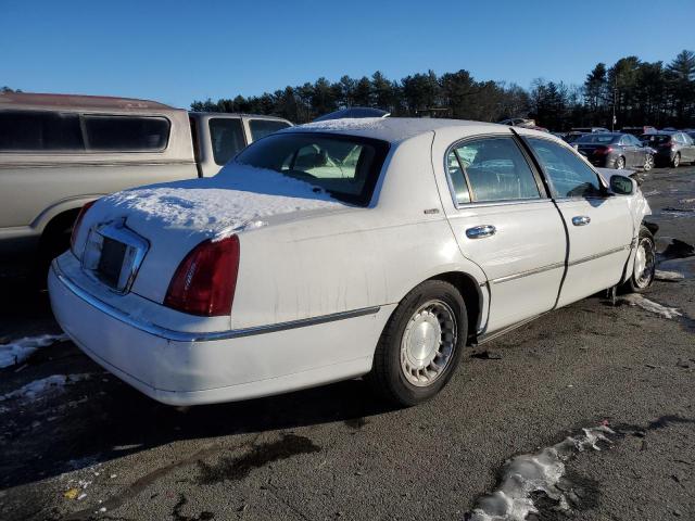 1LNHM81W62Y616794 - 2002 LINCOLN TOWN CAR EXECUTIVE WHITE photo 3