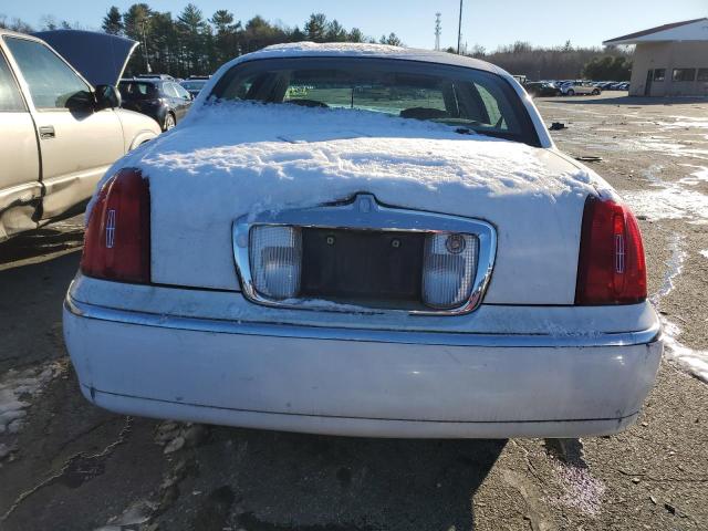 1LNHM81W62Y616794 - 2002 LINCOLN TOWN CAR EXECUTIVE WHITE photo 6