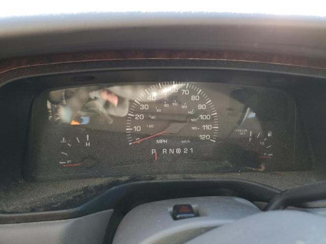 1LNHM81W62Y616794 - 2002 LINCOLN TOWN CAR EXECUTIVE WHITE photo 9