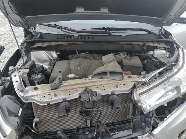 5TDJZRFH2KS613314 - 2019 TOYOTA HIGHLANDER SE 银色 照片 12