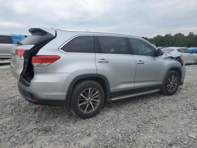 5TDJZRFH2KS613314 - 2019 TOYOTA HIGHLANDER SE 银色 照片 3