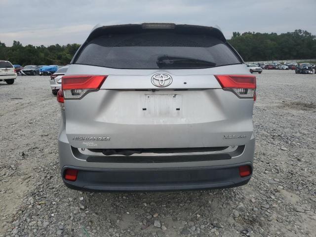 5TDJZRFH2KS613314 - 2019 TOYOTA HIGHLANDER SE 银色 照片 6