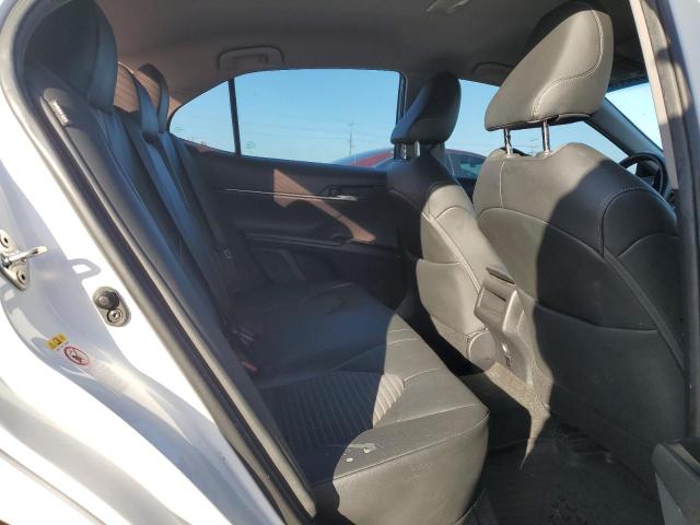 4T1B11HK3JU104845 - 2018 TOYOTA CAMRY L WHITE photo 10