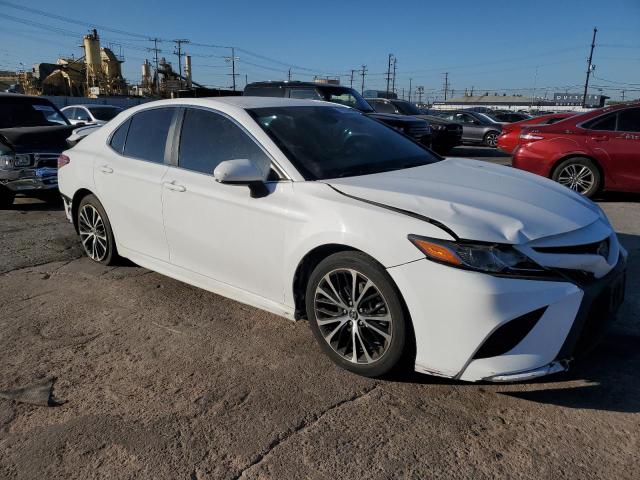 4T1B11HK3JU104845 - 2018 TOYOTA CAMRY L WHITE photo 4