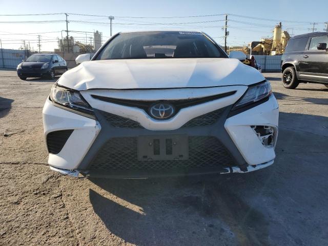 4T1B11HK3JU104845 - 2018 TOYOTA CAMRY L WHITE photo 5