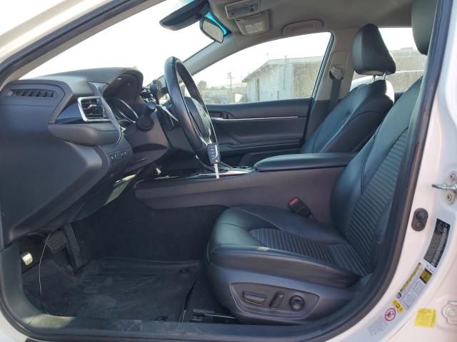 4T1B11HK3JU104845 - 2018 TOYOTA CAMRY L WHITE photo 7