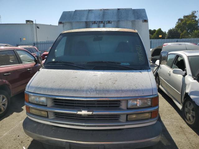 1GBJG31G611218506 - 2001 CHEVROLET EXPRESS CU G3500 WHITE photo 5