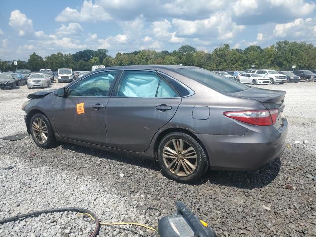 4T1BF1FK3FU110401 - 2015 TOYOTA CAMRY LE 灰色 照片 2