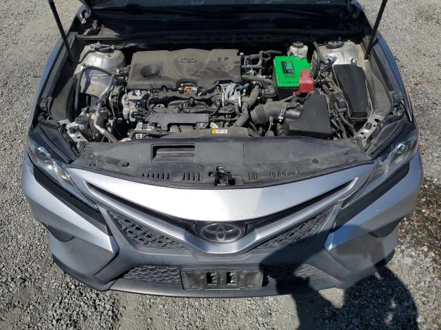 4T1B11HK3JU589875 - 2018 TOYOTA CAMRY L SILVER photo 11