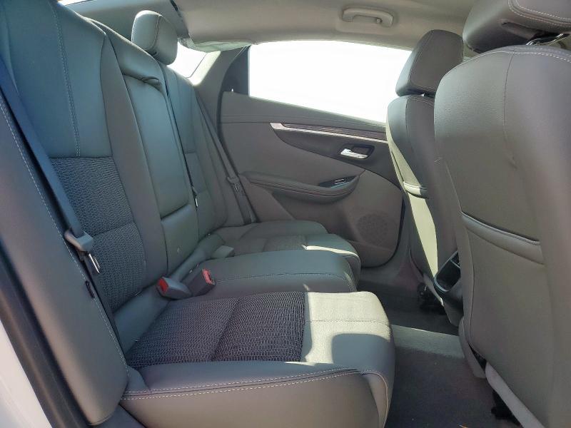 2G1105S38J9110724 - 2018 CHEVROLET IMPALA LT WHITE photo 10