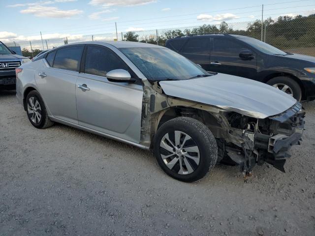 1N4BL4BV2KC133558 - 2019 NISSAN ALTIMA S SILVER photo 4