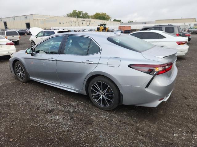 4T1G11BK3NU051181 - 2022 TOYOTA CAMRY SE ვერცხლისფერი ფოტო 2