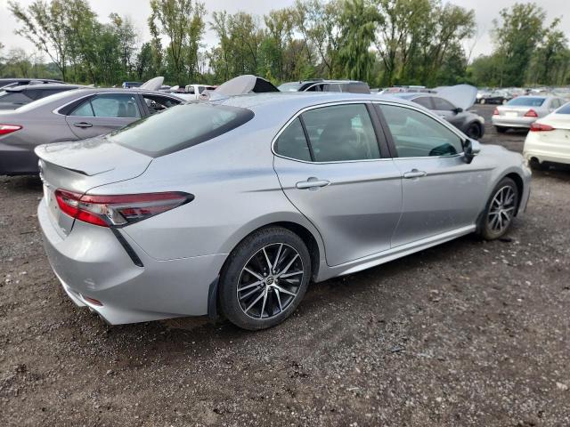 4T1G11BK3NU051181 - 2022 TOYOTA CAMRY SE ვერცხლისფერი ფოტო 3