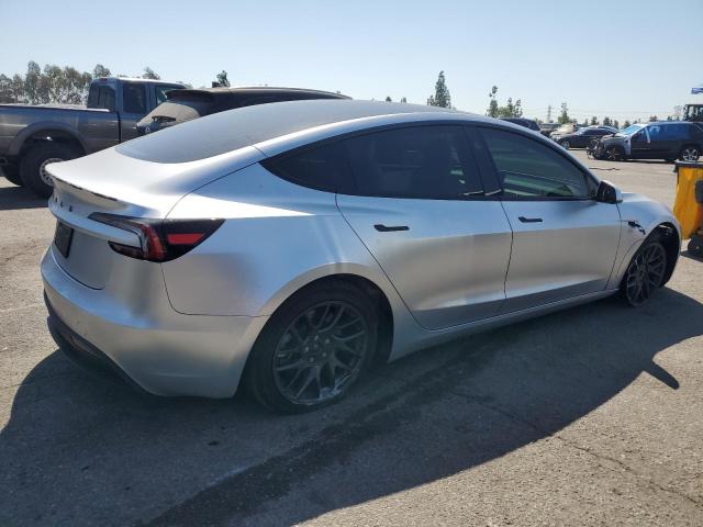 5YJ3E1EA2RF831732 - 2024 TESLA MODEL 3 GRAY photo 3