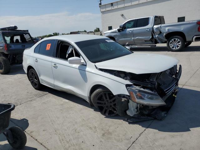 3VW2B7AJ4JM237606 - 2018 VOLKSWAGEN JETTA S أبيض صورة 4