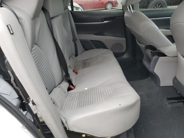 4T1B11HK4JU033994 - 2018 TOYOTA CAMRY L WHITE photo 10