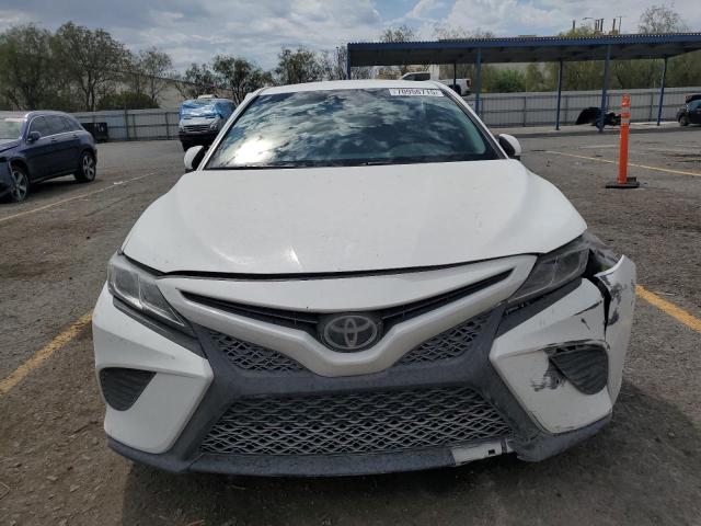 4T1B11HK4JU033994 - 2018 TOYOTA CAMRY L WHITE photo 5