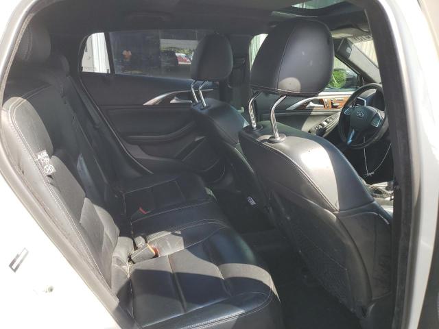 SJKCH5CR3JA042166 - 2018 INFINITI QX30 BASE WHITE photo 11