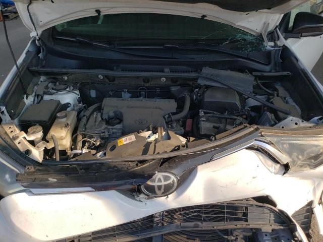 JTMZFREV4HJ140640 - 2017 TOYOTA RAV4 LE Beyaz fotoğraf 12