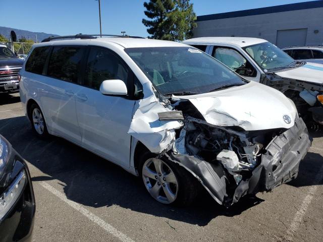 5TDKK3DC4FS629114 - 2015 TOYOTA SIENNA LE WHITE photo 4